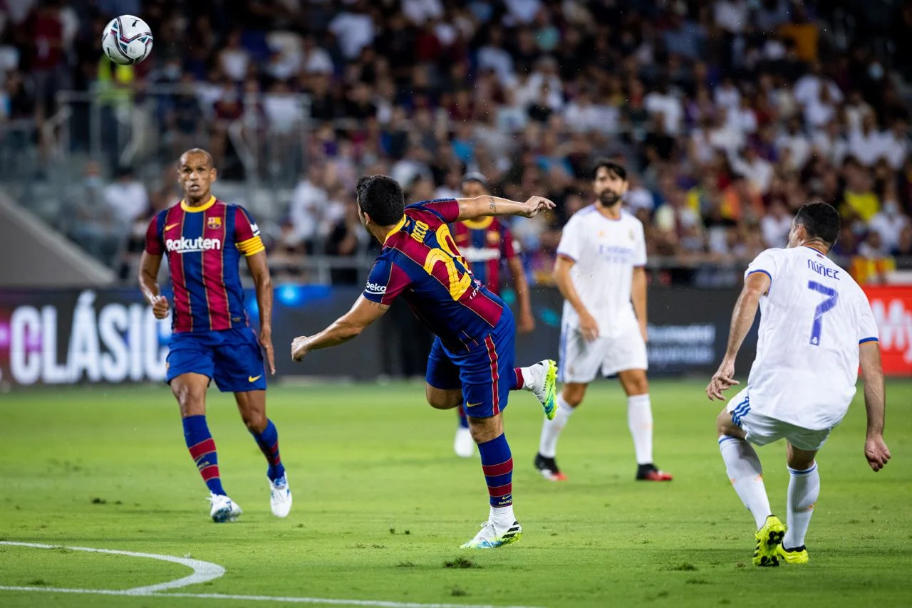 كلاسيكو أساطير ريال مدريد وبرشلونة