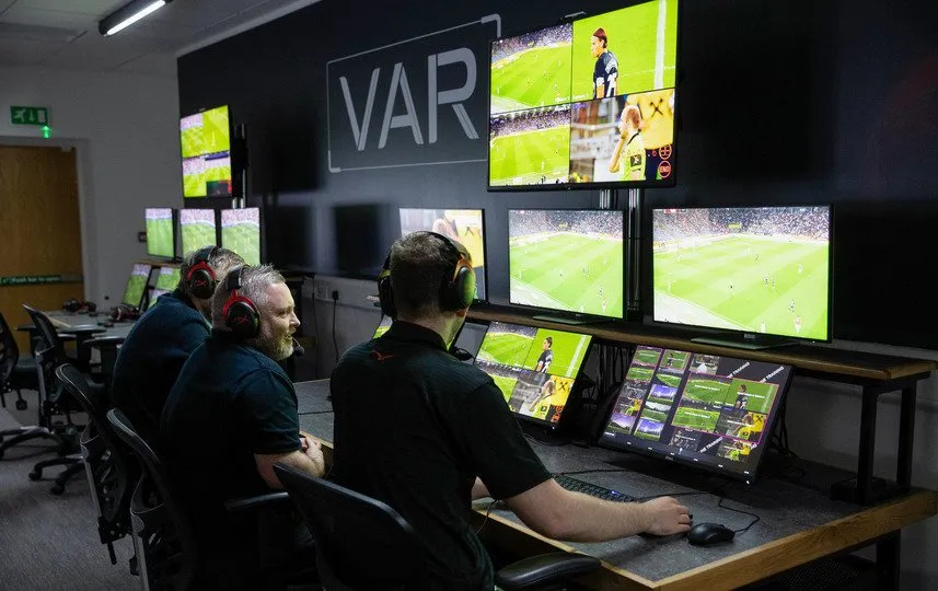 الفيفا، الفار، تقنية الفيديو، ريال مدريد، برشلونة، التسلل