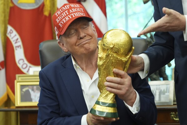 ترامب، كرة القدم، فيفا، إنفانتينو