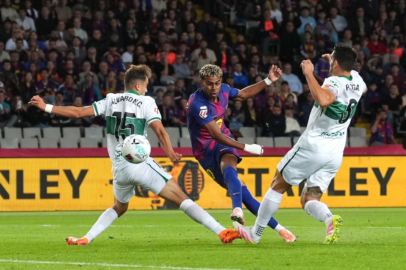 برشلونة وإلتشي، الدوري الإسباني