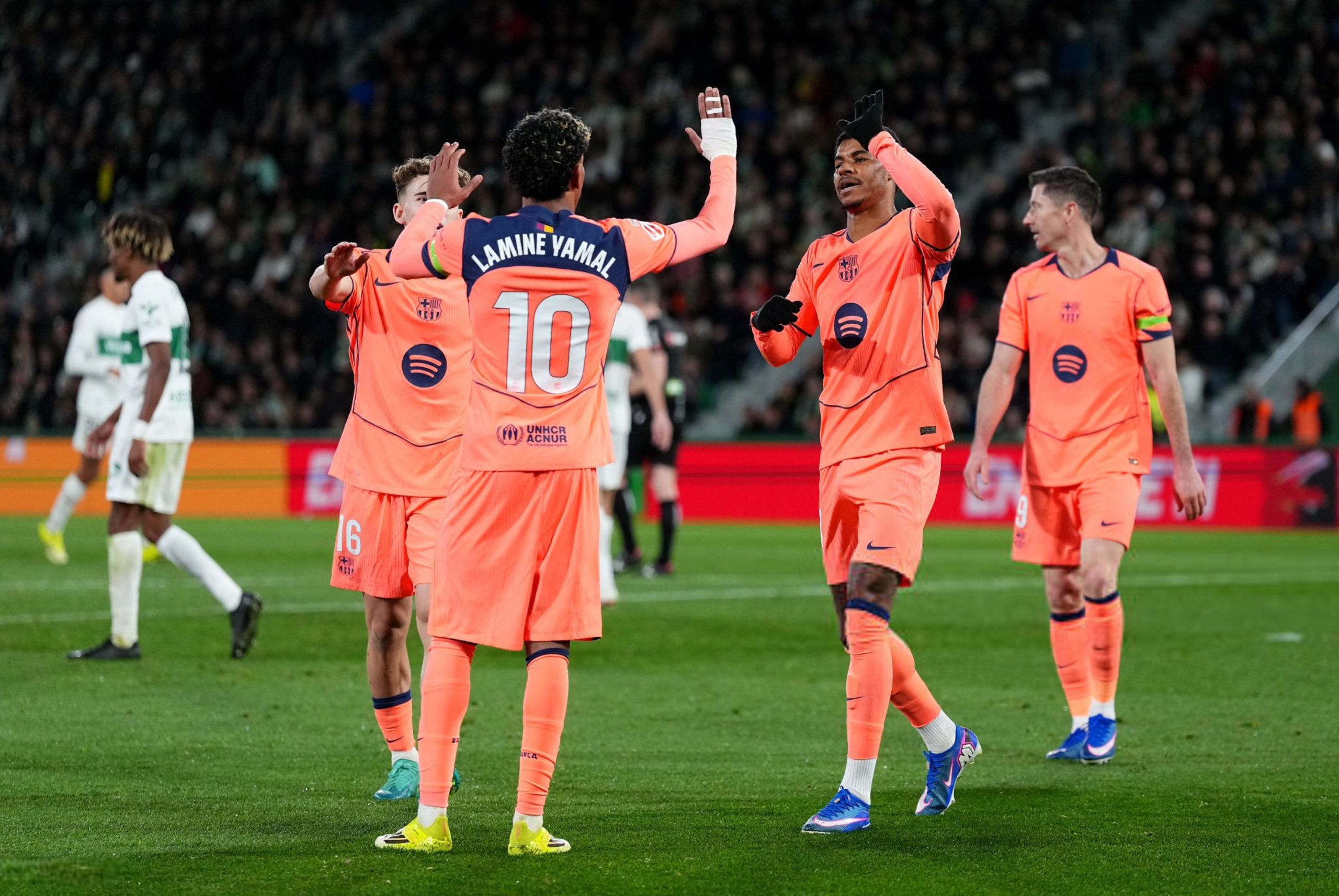 ملخص مباراة برشلونة وإلتشي (3-1)