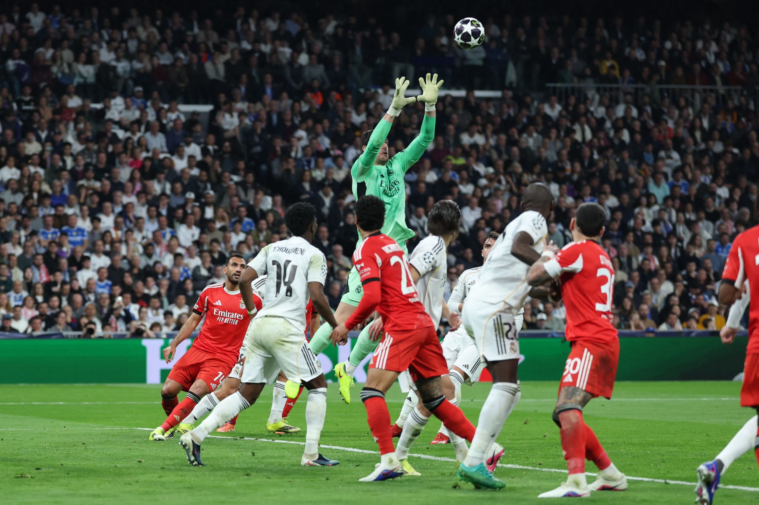 ملخص مباراة ريال مدريد وبنفيكا (2-1)